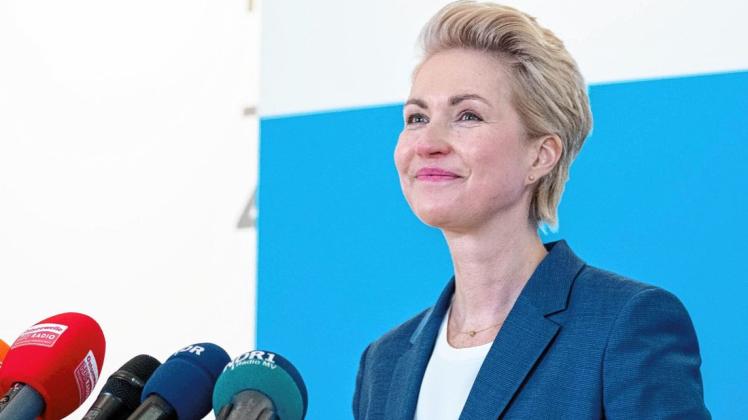 Nach sechswöchiger Genesung betritt Ministerpräsdentin Manuela Schwesig wieder die politische Bühne.