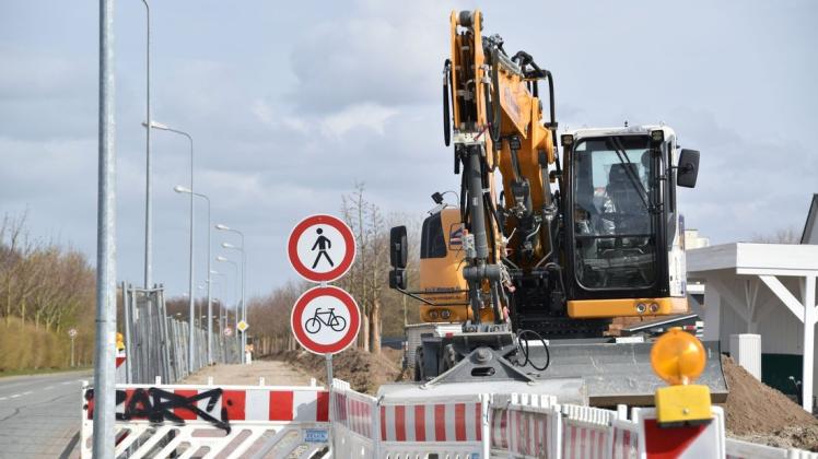 Entlang eines Großteils der Mecklenburger Allee werden derzeit Arbeiten am Geh- und Radweg durchgeführt.