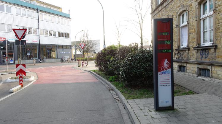 Hier endet der Radschnellweg aus Richtung Belm: Wer mit dem Fahrrad von der Schlachthofstraße aus in die Liebigstraße abbiegt, muss mit Stress auf dem Schutzstreifen rechnen. Hier endet der Radschnellweg aus Richtung Belm: Wer mit dem Fahrrad von der Schlachthofstraße aus in die Liebigstraße abbiegt, muss mit Stress auf dem Schutzstreifen rechnen.