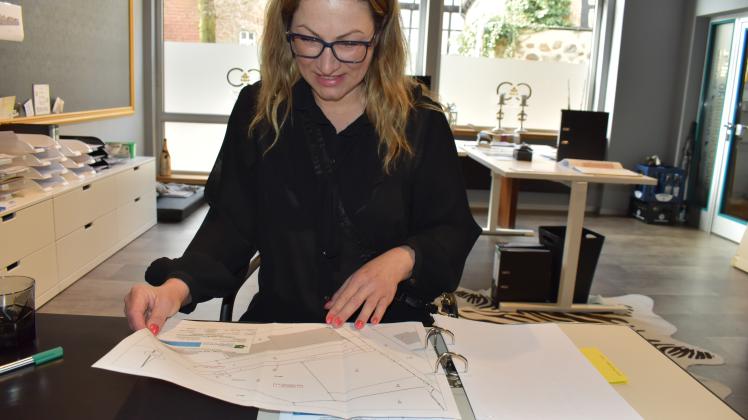 Bereitet den Bauantrag für das SOS-Kinderdorf in Lankow vor: Architektin Claudia Buhl vom Schweriner Büro „creativ concept“.