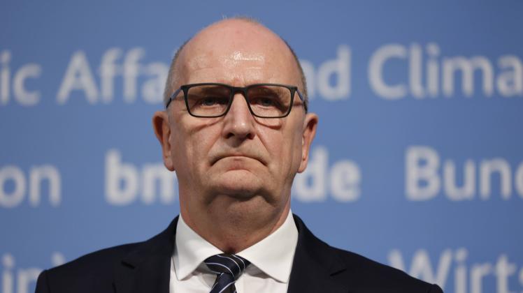 Dr. Dietmar Woidke, SPD, Ministerpräsident des Landes Brandenburg, Deutschland, Berlin, Pressestatement von Bundesminis