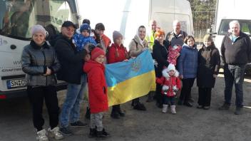 Sie sind in Sicherheit: Drei Familien aus der Ukraine kamen mit einem Hilfstransport der Caritas nach Mecklenburg