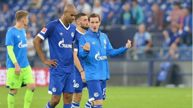 Schalkes Neuzugang Sebastian Rudy (r., hier mit Naldo) blieb bei seinem Debüt blass. Foto: imago/DeFodi