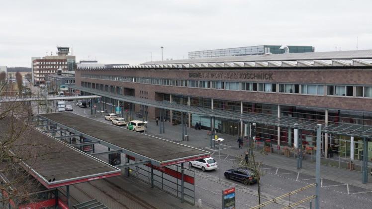 Nach einem Sicherheitsalarm ist das Terminal des Bremer Flughafens am Mittwochmorgen geräumt worden. Foto: Jörg Sarbach/dpa Nach einem Sicherheitsalarm ist das Terminal des Bremer Flughafens am Mittwochmorgen geräumt worden. Foto: Jörg Sarbach/dpa