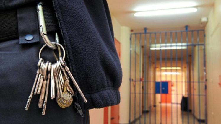Ein 17-jähriger Insasse des Bremer Jugendgefängnisses hat einen anderen Inhaftierten gewürgt. Symbolfoto: dpa Ein 17-jähriger Insasse des Bremer Jugendgefängnisses hat einen anderen Inhaftierten gewürgt. Symbolfoto: dpa
