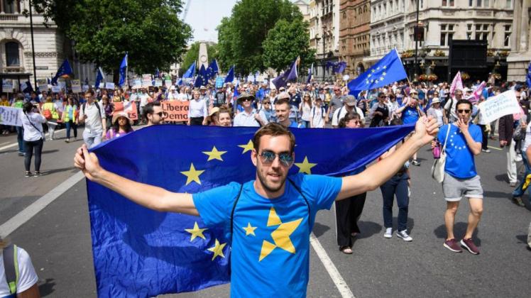 Mehrere Tausend Menschen haben am zweiten Jahrestag des Breexit-Referendums in London gegen den EU-Austritt protestiert. Foto: imago/PA Images/Matt Crossick