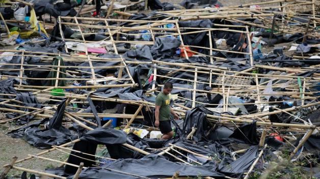 Tuguegarao: Notunterkünfte aus Zelten wurden durch den Taifun "Mangkhut" zerstört. Foto: Aaron Favila/AP/dpa