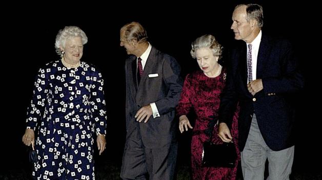 1991: Queen Elizabeth II. (Dritte von links) mit ihrem Ehemann Prinz Phillp (Zweiter von links), US-Präsident George H. W. Bush und First Lady Barbara Bush. 
