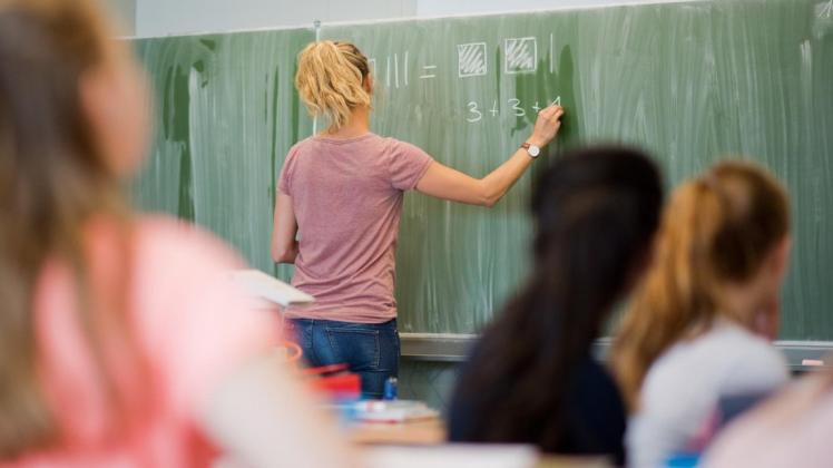Bei den Lehrergehältern liegt Deutschland in der OECD-Studie mit an der Spitze. Foto: dpa/Julian Stratenschulte