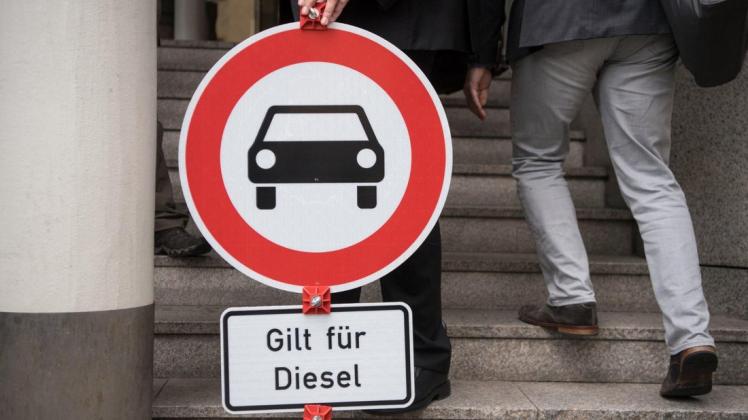Viele Dieselfahrer sind verunsichert. Wo gibt es Fahrverbote, muss ich meinen Wagen umtauschen? Foto: dpa/Marijan Murat
