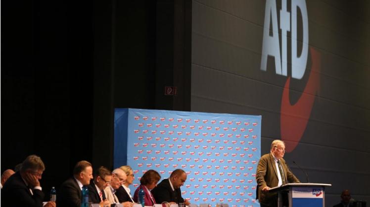 Alexander Gauland, AfD-Vorsitzender, spricht beim Parteitag in Augsburg. 