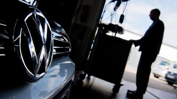 In Deutschland lieferte der VW-Konzern im September 58.700 Fahrzeuge und damit 45,2 Prozent weniger aus.