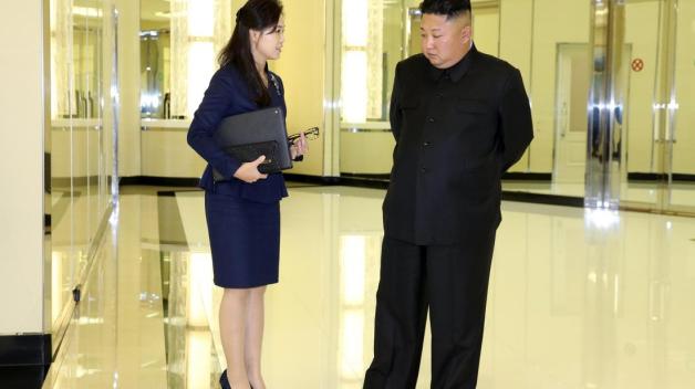 Kim Jong Un und seine Frau Ri Sol Ju im Mokran-Haus.