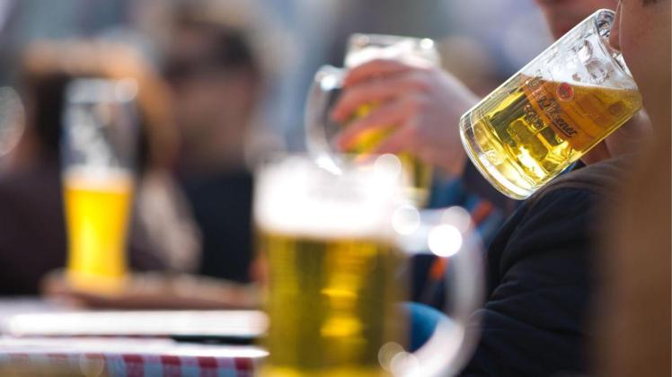 Deutsche trinken pro Kopf elf Liter reinen Alkohol im Jahr.