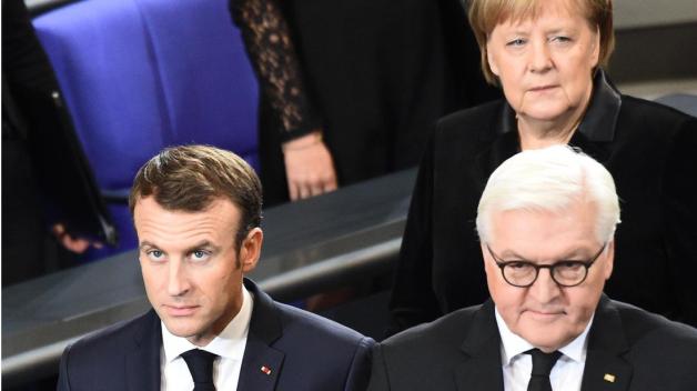 Frankreichs Präsident Emmanuel Macron (l.) im Bundestag mit Kanzlerin Angela Merkel (CDU) und Bundespräsident Frank-Walter Steinmeier.