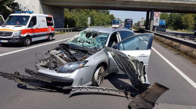 Nach einem Unfall zwischen einem Auto und einem Lkw wurde die Autobahn 1 zwischen den Anschlussstellen Neuenkirchen-Vörden und Bramsche in Richtung Osnabrück gesperrt. Foto: NWM-TV