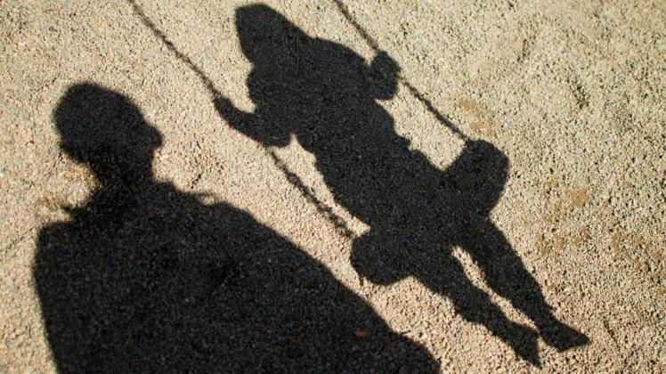 Ein Mann aus Cloppenburg ist wegen des sexuellen Missbrauchs von Kindern festgenommen worden. Symbolfoto: dpa Ein Mann aus Cloppenburg ist wegen des sexuellen Missbrauchs von Kindern festgenommen worden. Symbolfoto: dpa