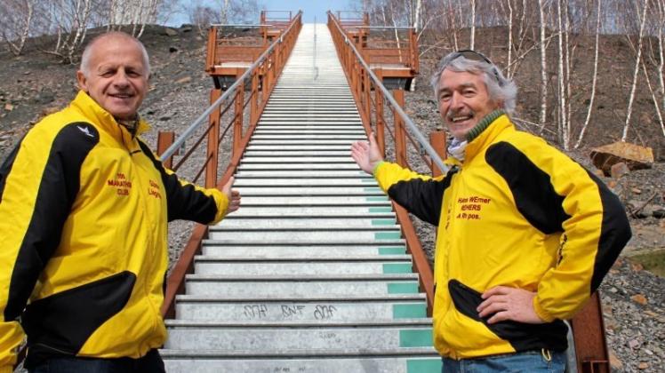 Hoch die Treppen: Zum sechsten Mal organisieren Günter Liegmann (links) und Hans-Werner Rehers den Piesberg-Ultra-Marathon, der am Samstag unter anderem über die Treppenstufen zum Gipfel des Piesbergs führt. 