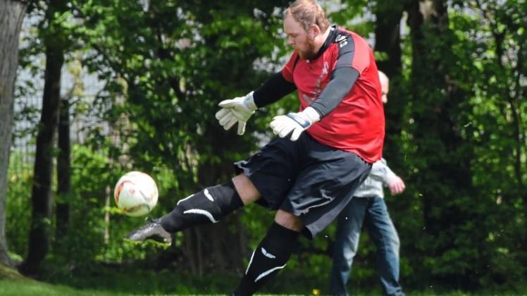 Hielt seine Mannschaft zunächst im Spiel: Atlas-II-Torwart Philpp-Rene zeigte zwei starke Paraden. Hielt seine Mannschaft zunächst im Spiel: Atlas-II-Torwart Philpp-Rene zeigte zwei starke Paraden.