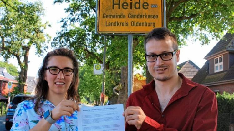 Melissa Mundt und Sascha Wohnig wollen mit ihrer Petition erreichen, dass die Internetnutzung am Heider Schulweg nicht länger zur Geduldsprobe wird. 