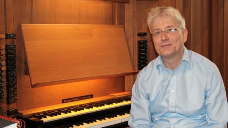Gab sein erstes Konzert im Bistum Osnabrück: An der Orgel der Kirche Mariae Geburt begeisterte der Aachener Domorganist Prof. Michael Hoppe. 