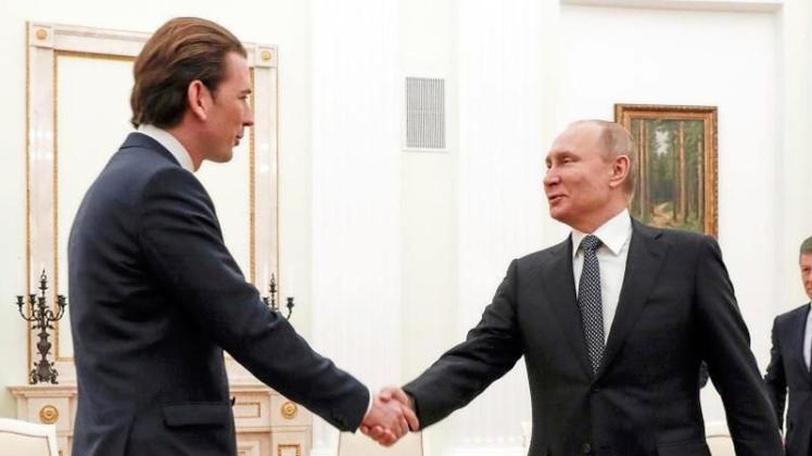 Wladimir Putin (r) und Sebastian Kurz bei einem Treffen im Kreml im Februar. Foto: Grigory Dukor
