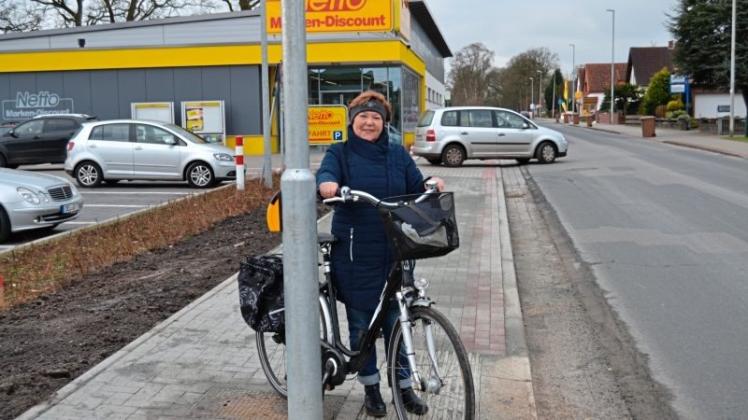 Der Radweg in Elmeloh soll an Netto vorbei bis zum Kreisel verlängert werden. Archivfoto: Reiner Haase Der Radweg in Elmeloh soll an Netto vorbei bis zum Kreisel verlängert werden. Archivfoto: Reiner Haase
