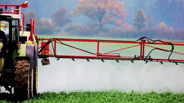 Die Grünen wollen keine Pestizide auf öffentlichen Delmenhorster Flächen mehr. Symbolfoto: Patrick Pleul/dpa-Zentralbild/dpa +++(c) dpa - Bildfunk+++