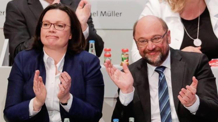 Andrea Nahles und Martin Schulz nach der Abstimmung. Foto: Oliver Berg