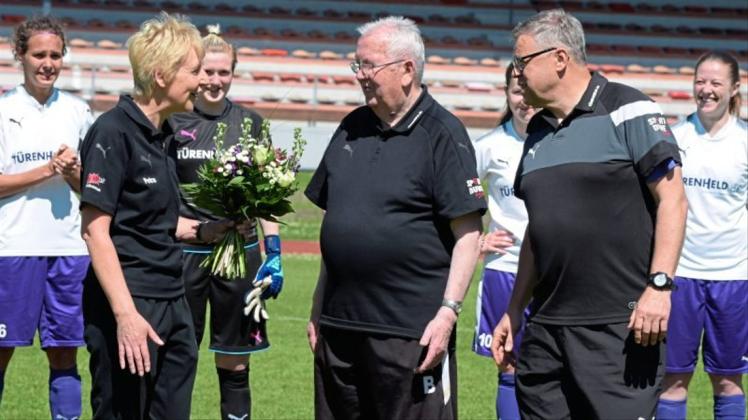 Zum Saisonende gibt Bernd Hannemann (rechts) sein Amt als Frauenfußball-Abteilungsleiter ab. Für ihn wir ein Nachfolger gesucht, der dann zusammen mit Petra Zimolong (links) die Geschicke leitet. 