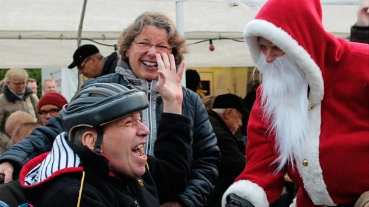Bewohner und Gäste hatten sichtlich Spaß beim Himmelsthür-Weihnachtsmarkt.Barbara Wündisch-Konz