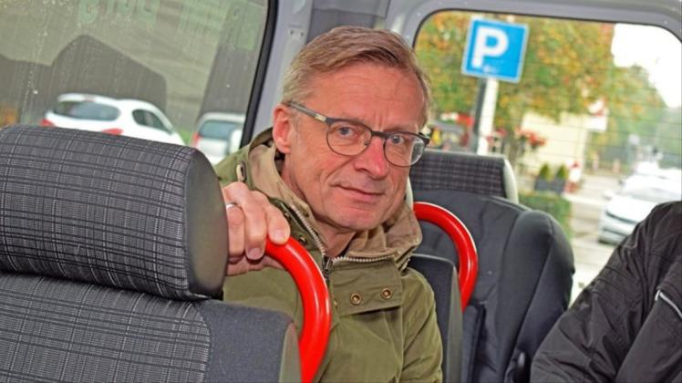 Wallenhorsts Bürgermeister Otto Steinkamp machte den Selbstversuch auf der Route des Bürgerbusses Wallenhorst-Wersen. 