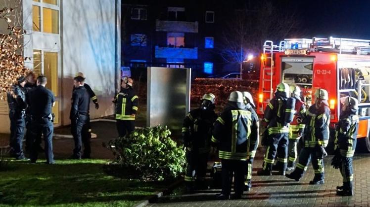 Die Feuerwehren Ganderkesee und Havekost-Hengsterholz sind am Freitagabend zum Ebereschenweg in Ganderkesee gerufen worden, wo es in einem Mehrfamilienhaus eine starke Rauchentwicklung gab. 
