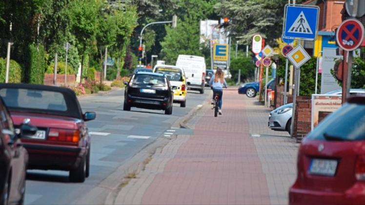 Der Lutterdamm wird von vielen Bramschern als problematisch angesehen. Wie hier die Belange der verschiedensten Teilnehmer am Straßenverkehr in Einklang zu bringen sind, auch dazu können Bürger Anregungen geben beim Informationstag der Stadt Bramsche. Archiv- Der Lutterdamm wird von vielen Bramschern als problematisch angesehen. Wie hier die Belange der verschiedensten Teilnehmer am Straßenverkehr in Einklang zu bringen sind, auch dazu können Bürger Anregungen geben beim Informationstag der Stadt Bramsche. Archiv-