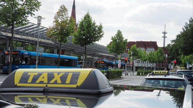 Für eine Taxifahrt werden Delmenhorster künftig wohl tiefer in die Tasche greifen müssen. Archivfoto: Kai Hasse