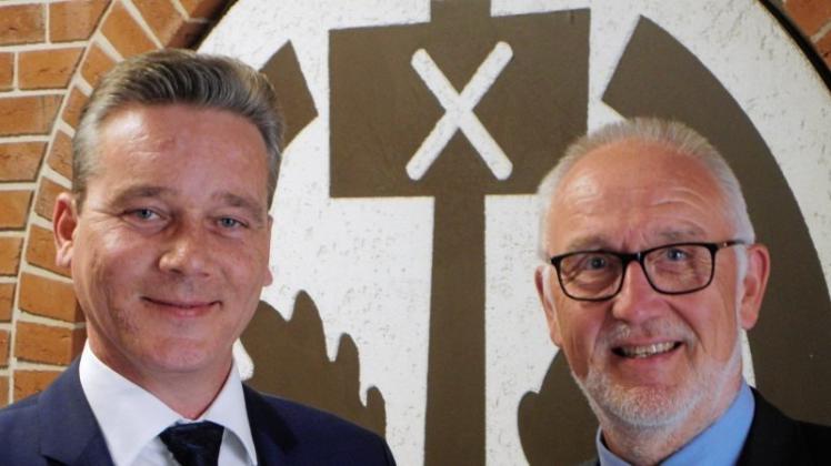 Führungswechsel: Carsten Bleckwenn (links) wird Nachfolger von Hartmut Günnemann, Geschäftsführer der Kreishandwerkerschaft Delmenhorst/Oldenburg Land.