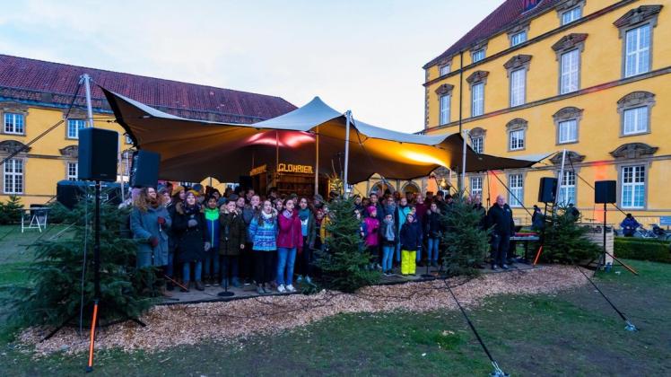 Mehr als 160 Kinder und Erwachsene haben an der Entstehung des Friedenslieds mitgewirkt, das sie am Wochenende zum ersten Mal live sangen. André Havergo