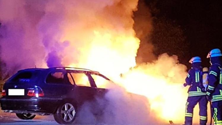 Auf der A28 ist am Mittwochabend ein Fahrzeug komplett ausgebrannt. 