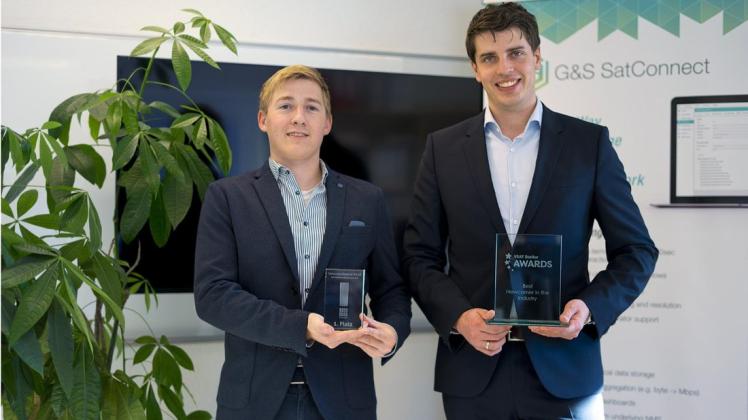 Zweifach ausgezeichnet wurde die Vehrter Firma G&S SatCom im Jahr 2018. Darüber freuen sich die beiden Gesellschafter und Geschäftsführer Daniel Guth (links mit dem iuk Unternehmensaward) und David Schmitz (mit dem VSAT Stellar Award als "Best Newcomer in the Industry"). Foto: G&S SatCom