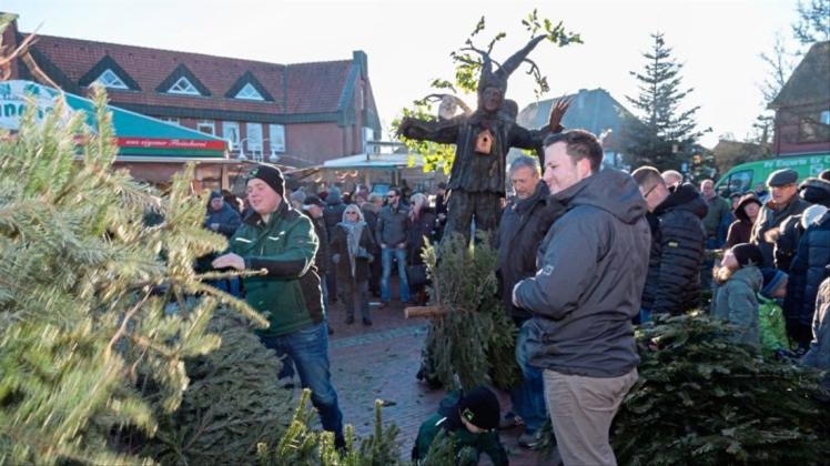 Die Werbegemeinschaft Ganter-Markt hofft, die 450-Baum-Marke beim Schredderfest am 6. Januar zu knacken. Archivfoto: Melanie Hohmann