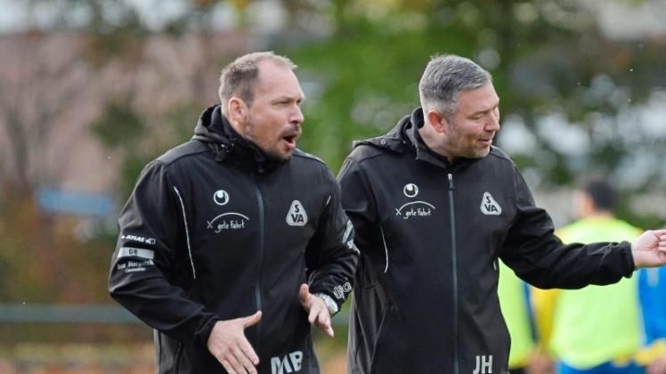 Vertrag beim SV Atlas Delmenhorst vorzeitig verlängert: Co-Trainer Marco Büsing (links) und Coach Jürgen Hahn. 