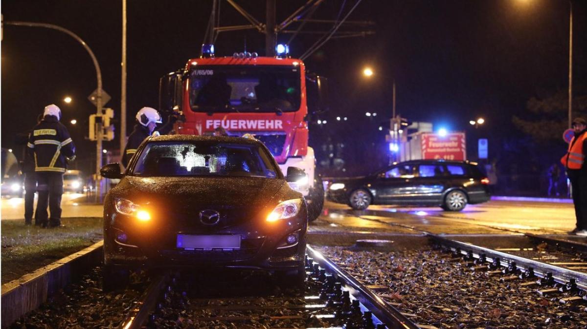 Unfall: Autofahrer Landet Auf Gleisen Der Straßenbahn | NNN