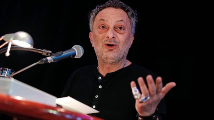 Feridun Zaimoglu bei einer Lesung im Juni 2017. 