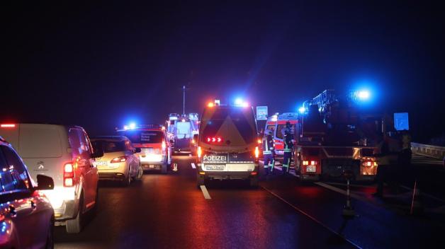 Schwerer Unfall auf der A20 am Kreuz Rostock  Foto: Tretropp