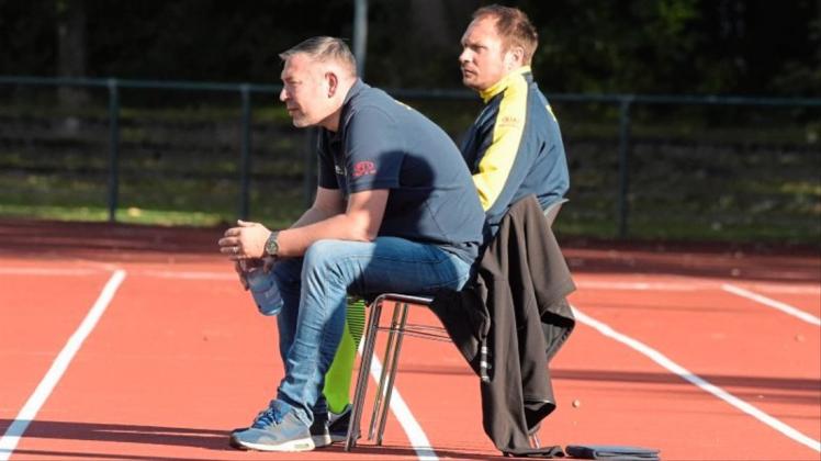 Das Ende: Jürgen Hahn auf dem Trainerstuhl auf der Tartanbahn – das war einmal. Denn der SV Atlas Delmenhorst hat den 47-Jährigen nach fast fünfeinhalb Jahren im Amt entlassen. Wie es mit Co-Trainer Marco Büsing weitergeht, ist noch unklar. 