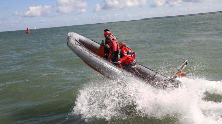 Mit ihrem Schlauchboot fährt die Wasserschutzpolizei regelmäßig auf Patrouille. In diesem Fall wurde das dem 20-Jährigen zum Verhängnis. Foto: Maria Pistor