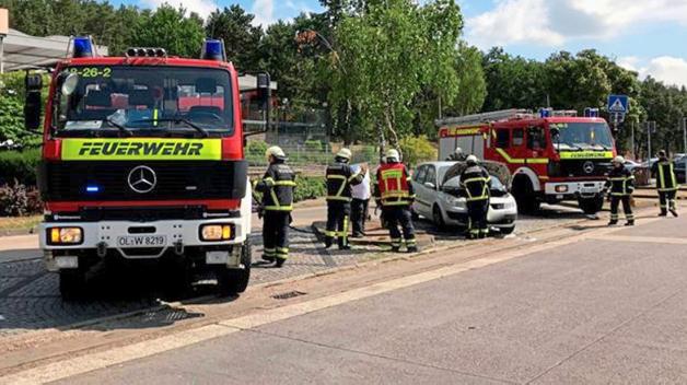 Zu einem Fahrzeugbrand ist die Feuerwehr Wildeshausen am Donnerstagvormittag auf die A1 im Bereich der Gemeinde Dötlingen ausgerückt. 
