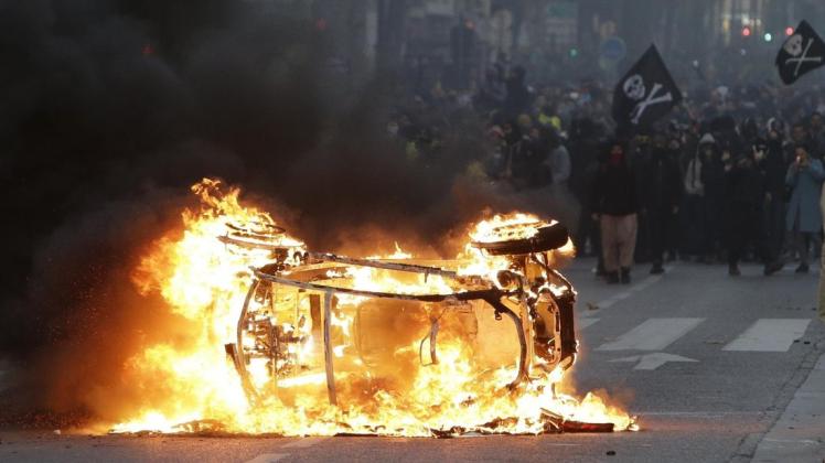 Die Proteste in Frankreich liefen teilweise völlig aus dem Ruder. Foto: dpa/Claude Paris