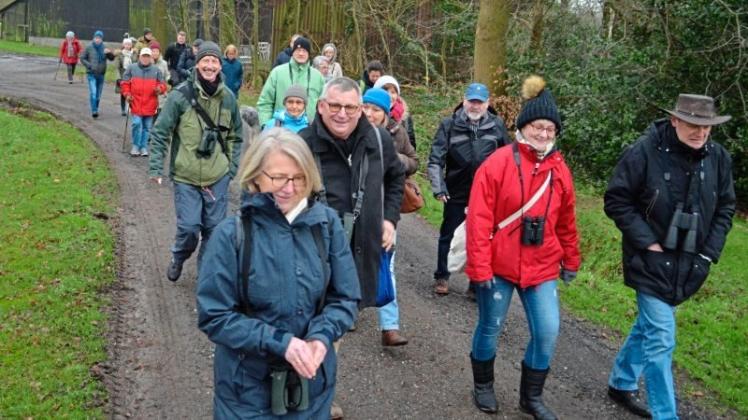 Bei der traditionellen Januarwanderung des Fuhrenkamp-Schutzvereins machten am Samstag knapp 25 Frauen und Männer mit. 