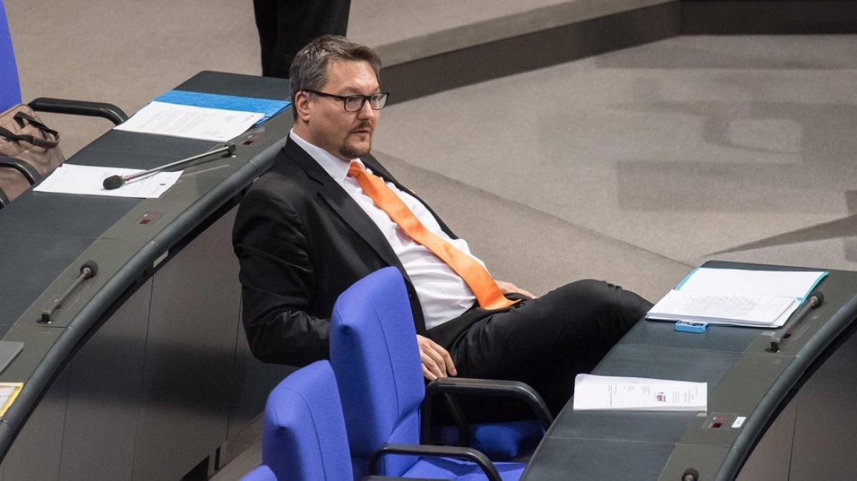 Nazi-Bilder auf Whatsapp verschickt? AfD-Abgeordneter dementiert